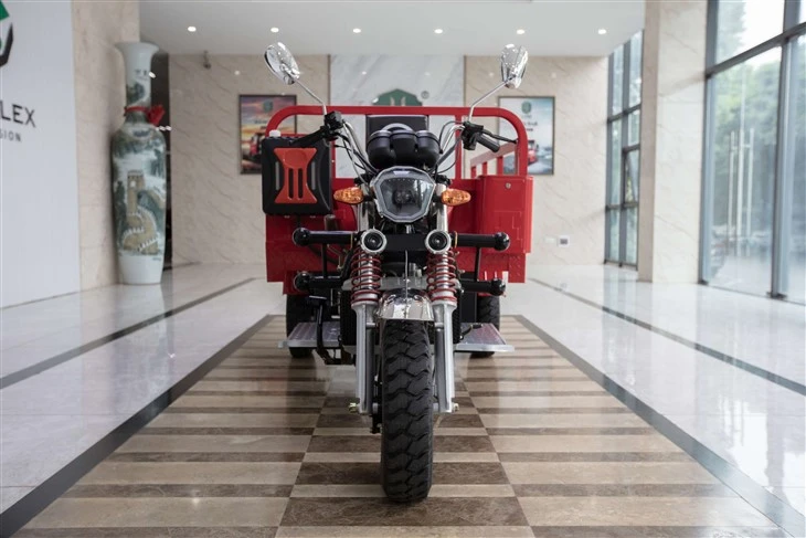 Red 200cc Gasoline Tricycle factory